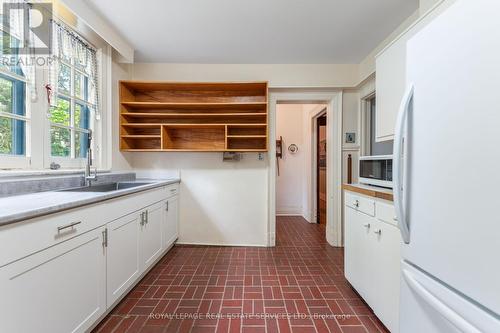 124 Roxborough Drive, Toronto, ON - Indoor Photo Showing Kitchen