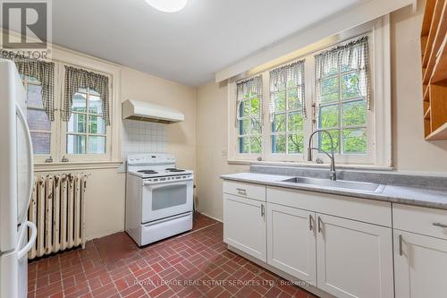 124 Roxborough Drive, Toronto (Rosedale-Moore Park), ON - Indoor Photo Showing Kitchen