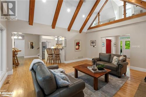 1259 Golf Course Road, Huntsville, ON - Indoor Photo Showing Living Room