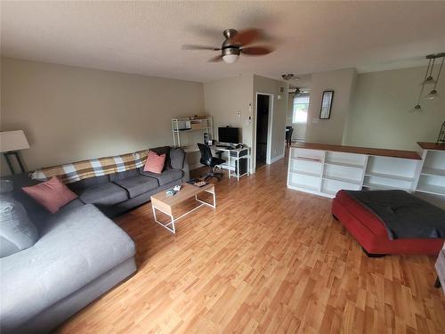 53 Fife Close, Brandon, MB - Indoor Photo Showing Living Room