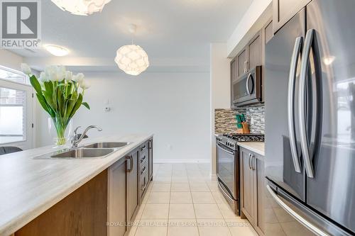 76 - 445 Ontario Street S, Milton, ON - Indoor Photo Showing Kitchen With Double Sink With Upgraded Kitchen