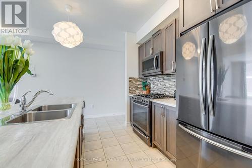 76 - 445 Ontario Street S, Milton, ON - Indoor Photo Showing Kitchen With Double Sink With Upgraded Kitchen