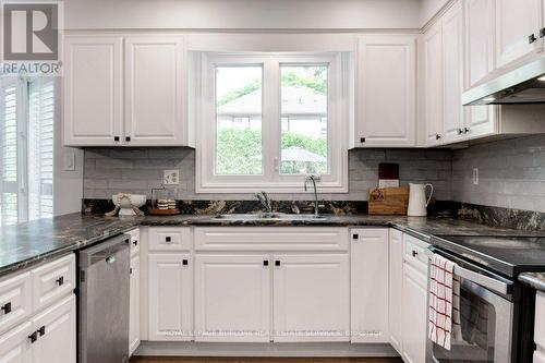 4235 Spruce Avenue, Burlington (Shoreacres), ON - Indoor Photo Showing Kitchen With Double Sink