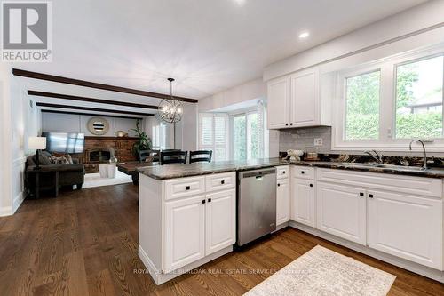 4235 Spruce Avenue, Burlington (Shoreacres), ON - Indoor Photo Showing Kitchen With Double Sink