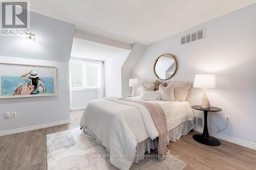 4235 Spruce Avenue, Burlington, ON - Indoor Photo Showing Bedroom