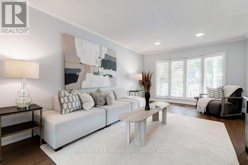 4235 Spruce Avenue, Burlington, ON - Indoor Photo Showing Living Room