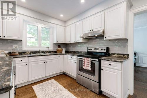 4235 Spruce Avenue, Burlington (Shoreacres), ON - Indoor Photo Showing Kitchen With Double Sink