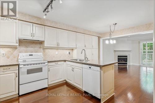 11 - 1735 The Collegeway, Mississauga (Erin Mills), ON - Indoor Photo Showing Kitchen