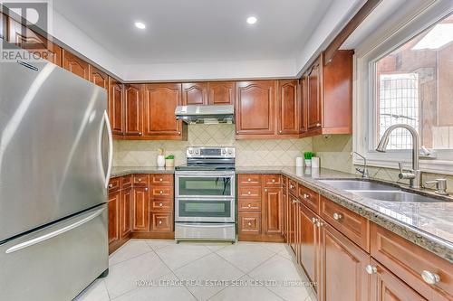 3498 Redmond Road, Mississauga, ON - Indoor Photo Showing Kitchen With Double Sink