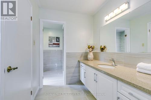 3498 Redmond Road, Mississauga (Fairview), ON - Indoor Photo Showing Bathroom