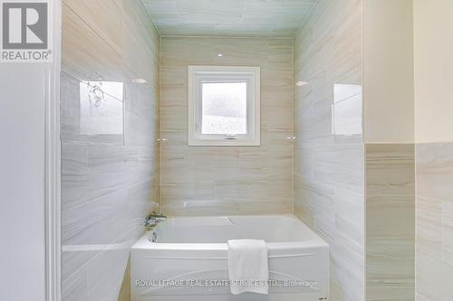 3498 Redmond Road, Mississauga (Fairview), ON - Indoor Photo Showing Bathroom