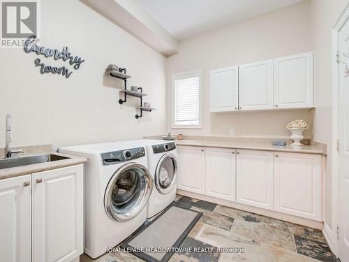 22 Oceans Pond Court, Caledon, ON - Indoor Photo Showing Laundry Room