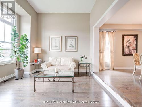 22 Oceans Pond Court, Caledon (Caledon East), ON - Indoor Photo Showing Living Room