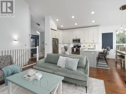 1436 Omineca Place, Prince George, BC - Indoor Photo Showing Living Room