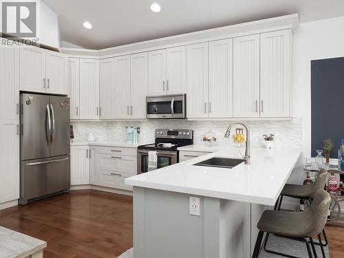 1436 Omineca Place, Prince George, BC - Indoor Photo Showing Kitchen With Upgraded Kitchen