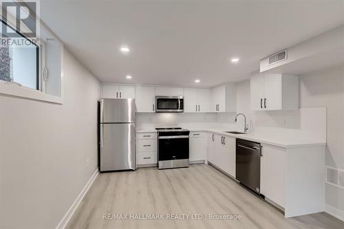 Bsmt 1 - 979 Avenue Road, Toronto (Yonge-Eglinton), ON - Indoor Photo Showing Kitchen