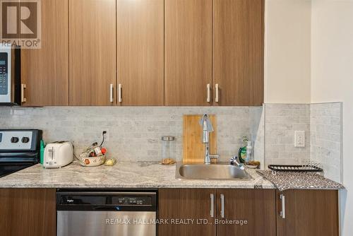 527 - 22 East Haven Drive, Toronto (Birchcliffe-Cliffside), ON - Indoor Photo Showing Kitchen With Upgraded Kitchen