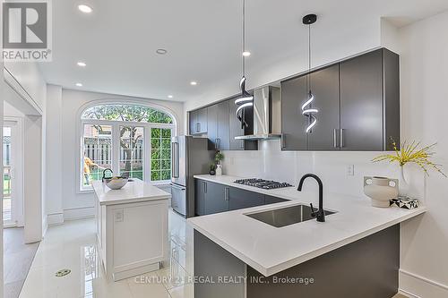 113 Greensboro Drive, Markham (Milliken Mills West), ON - Indoor Photo Showing Kitchen With Upgraded Kitchen