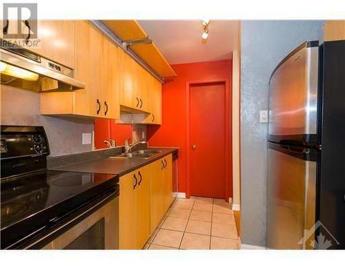 311 Presland Road Unit#A, Ottawa, ON - Indoor Photo Showing Kitchen With Double Sink