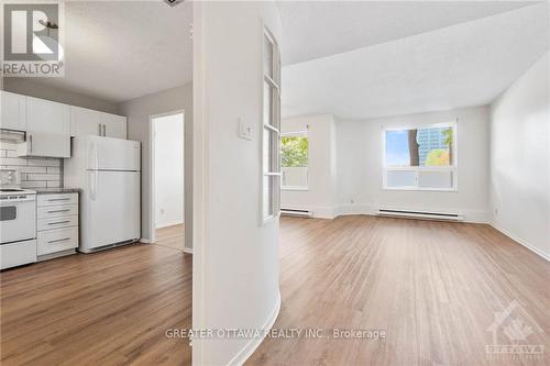 101 - 50 Emmerson Avenue, Ottawa, ON - Indoor Photo Showing Kitchen