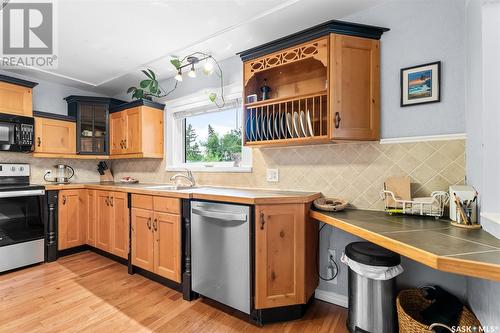 876 Monk Avenue, Moose Jaw, SK - Indoor Photo Showing Kitchen