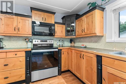 876 Monk Avenue, Moose Jaw, SK - Indoor Photo Showing Kitchen