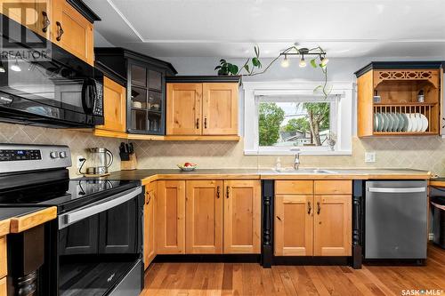 876 Monk Avenue, Moose Jaw, SK - Indoor Photo Showing Kitchen