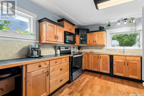 876 Monk Avenue, Moose Jaw, SK - Indoor Photo Showing Kitchen