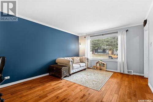 876 Monk Avenue, Moose Jaw, SK - Indoor Photo Showing Living Room