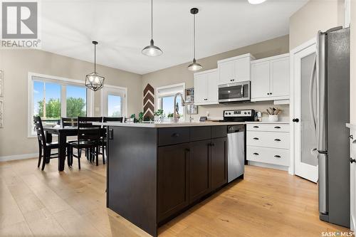 7 Stanford Road, White City, SK - Indoor Photo Showing Kitchen With Upgraded Kitchen