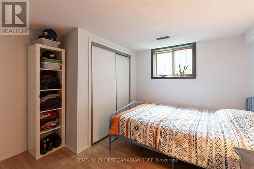 85 Elmwood Avenue E, London, ON - Indoor Photo Showing Bedroom