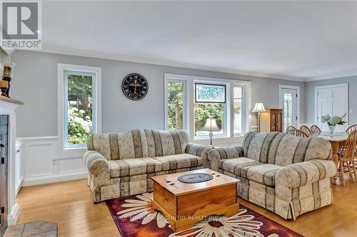 80 Laxton Twp 5Th Line, Kawartha Lakes (Kirkfield), ON - Indoor Photo Showing Living Room