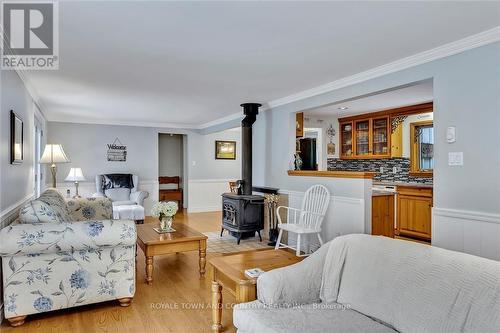 80 Laxton Twp 5Th Line, Kawartha Lakes (Kirkfield), ON - Indoor Photo Showing Living Room