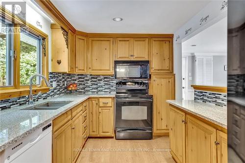 80 Laxton Twp 5Th Line, Kawartha Lakes (Kirkfield), ON - Indoor Photo Showing Kitchen With Double Sink