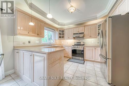 13 Manorpark Court, Markham, ON - Indoor Photo Showing Kitchen