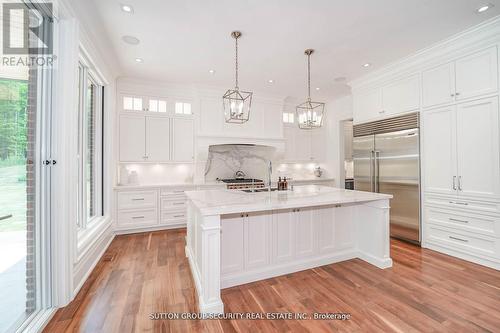 2464 15Th Side Road, New Tecumseth, ON - Indoor Photo Showing Kitchen With Upgraded Kitchen