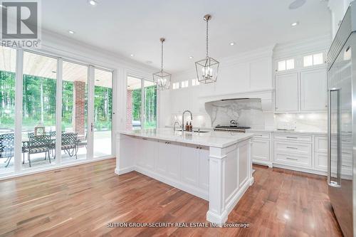 2464 15Th Side Road, New Tecumseth, ON - Indoor Photo Showing Kitchen With Upgraded Kitchen