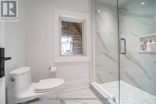 2464 15Th Side Road, New Tecumseth, ON - Indoor Photo Showing Bathroom