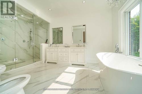 2464 15Th Side Road, New Tecumseth, ON - Indoor Photo Showing Bathroom