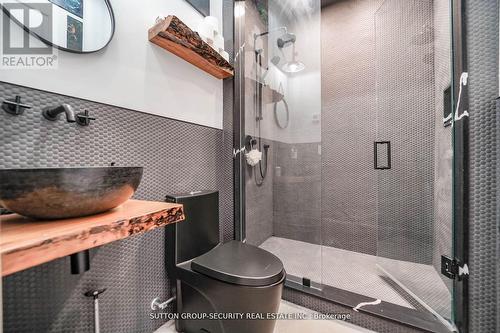 2464 15Th Side Road, New Tecumseth, ON - Indoor Photo Showing Bathroom