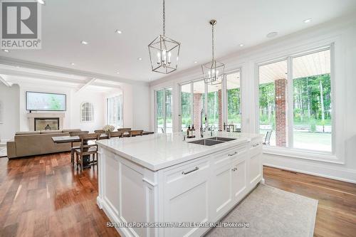 2464 15Th Side Road, New Tecumseth, ON - Indoor Photo Showing Kitchen With Double Sink With Upgraded Kitchen