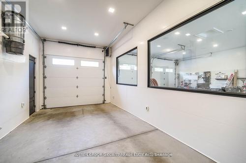 2464 15Th Side Road, New Tecumseth, ON - Indoor Photo Showing Garage