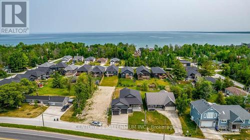 18 Lakeshore Road, Wasaga Beach, ON 