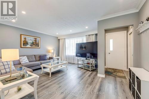 470 Kingsleigh Court, Milton (Old Milton), ON - Indoor Photo Showing Living Room