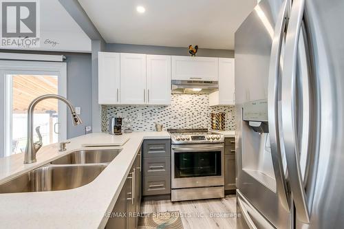 470 Kingsleigh Court, Milton, ON - Indoor Photo Showing Kitchen With Stainless Steel Kitchen With Double Sink With Upgraded Kitchen