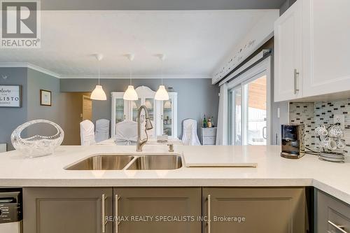 470 Kingsleigh Court, Milton, ON - Indoor Photo Showing Kitchen With Double Sink