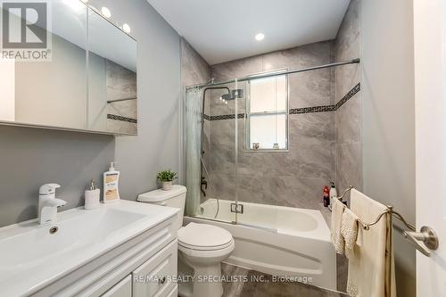 470 Kingsleigh Court, Milton, ON - Indoor Photo Showing Bathroom