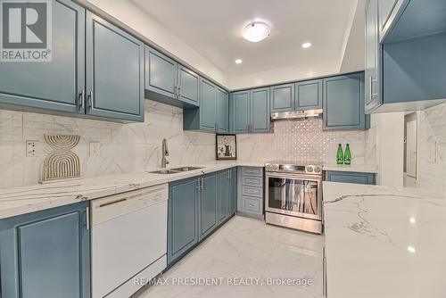 15 Triple Crown Avenue, Toronto (West Humber-Clairville), ON - Indoor Photo Showing Kitchen With Double Sink With Upgraded Kitchen