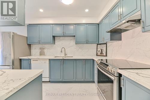 15 Triple Crown Avenue, Toronto, ON - Indoor Photo Showing Kitchen With Upgraded Kitchen