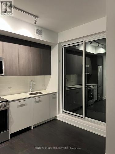 1109 - 215 Veterans Drive, Brampton (Northwest Brampton), ON - Indoor Photo Showing Kitchen